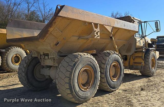 Image of John Deere 300D equipment image 4