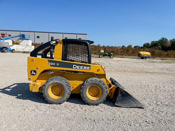 Image of John Deere 320 equipment image 4