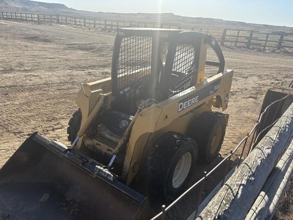 Image of John Deere 320 equipment image 3