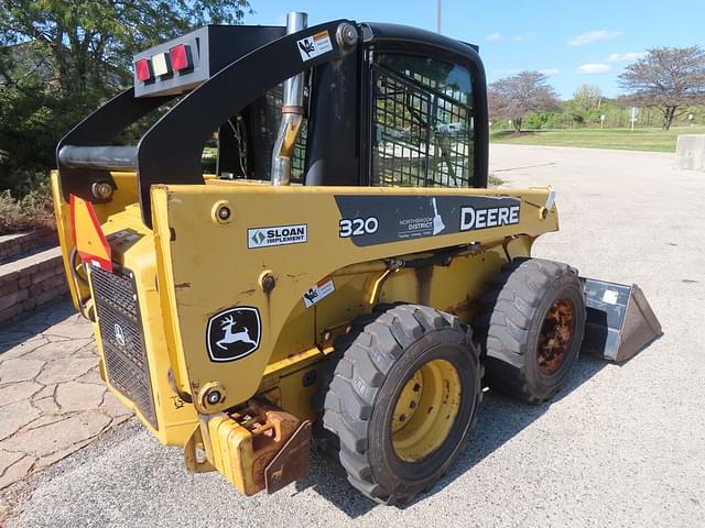 Image of John Deere 320 equipment image 2