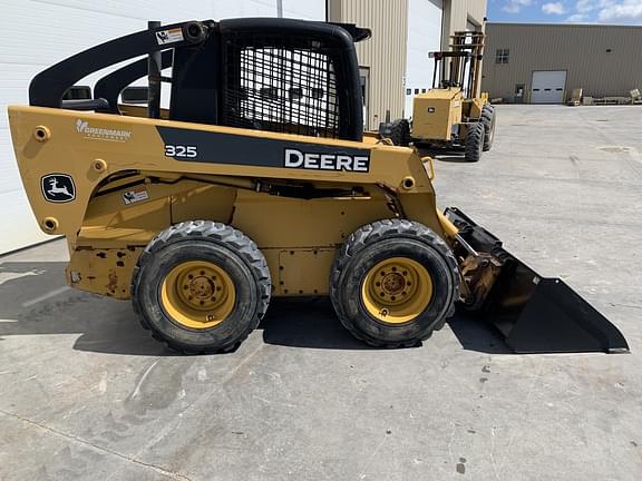 Image of John Deere 325 equipment image 1