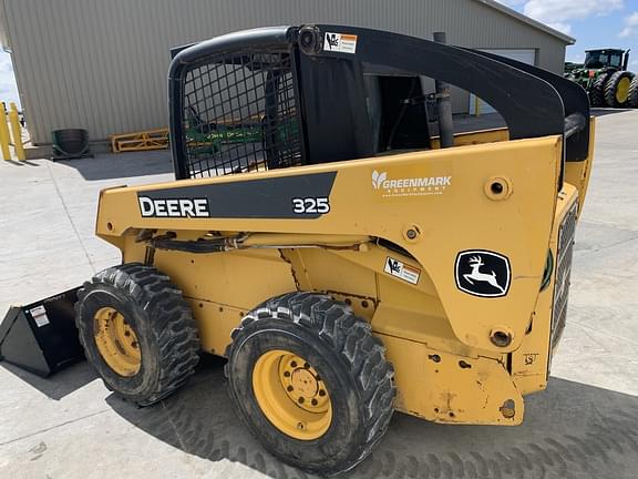 Image of John Deere 325 equipment image 4
