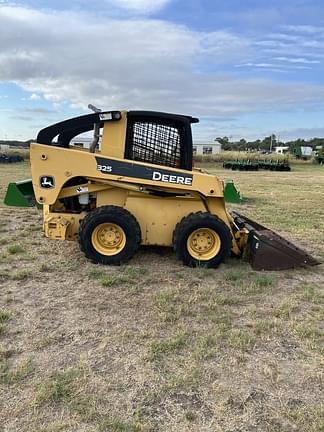 Image of John Deere 325 equipment image 3