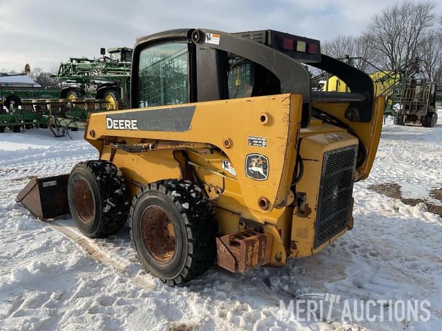 Image of John Deere 325 equipment image 2