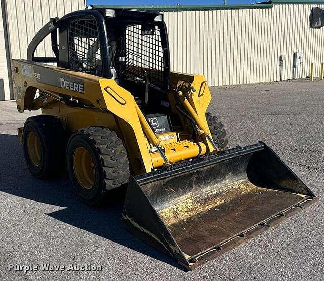 Image of John Deere 325 equipment image 2