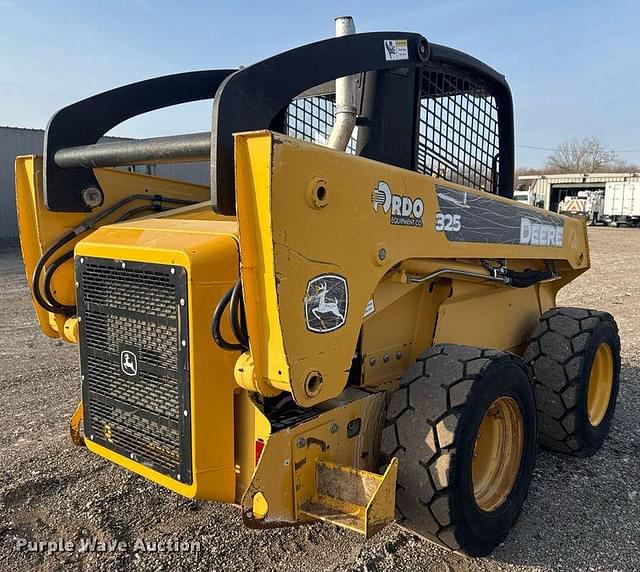 Image of John Deere 325 equipment image 4