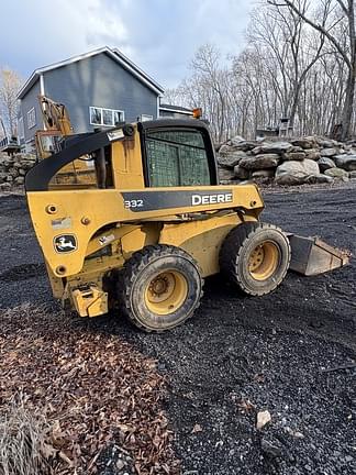 Image of John Deere 332 equipment image 1