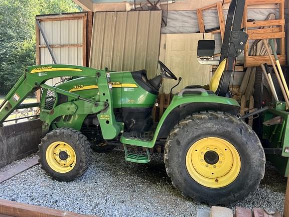 Image of John Deere 3320 equipment image 1