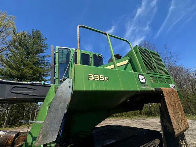 Image of John Deere 335C equipment image 4