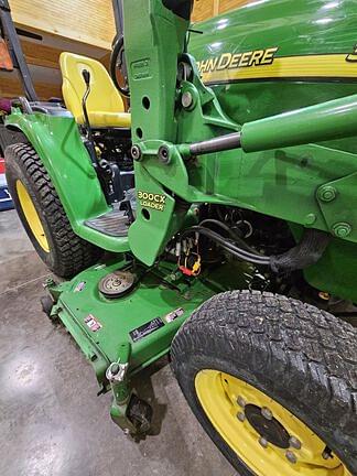 Image of John Deere 3520 equipment image 3