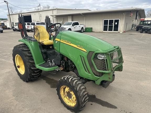 Image of John Deere 3520 equipment image 3