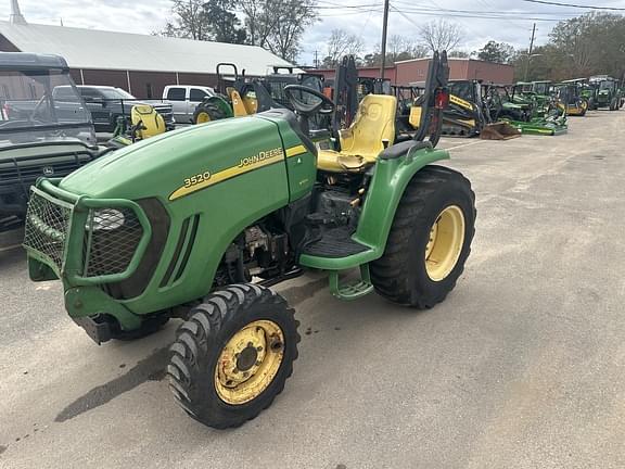 Image of John Deere 3520 equipment image 2