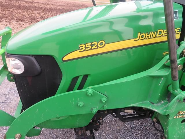 Image of John Deere 3520 equipment image 4