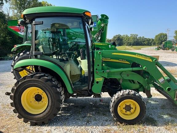 Image of John Deere 3520 equipment image 2