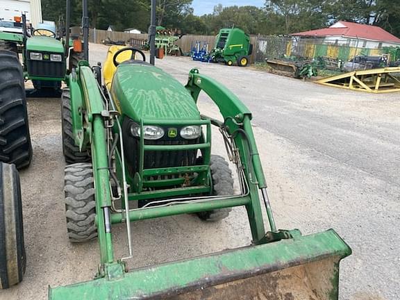 Image of John Deere 3520 equipment image 1