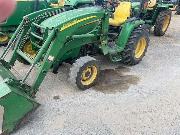 Image of John Deere 3520 equipment image 2