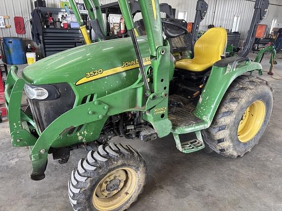 Image of John Deere 3520 equipment image 3