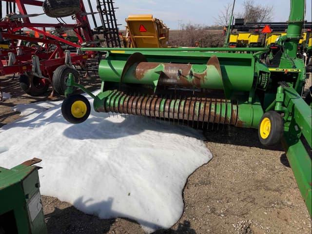 Image of John Deere 3975 equipment image 4