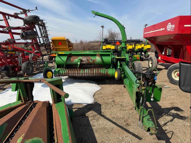 Image of John Deere 3975 equipment image 3