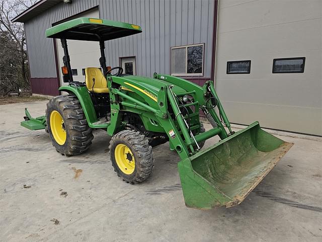 Image of John Deere 4120 equipment image 2