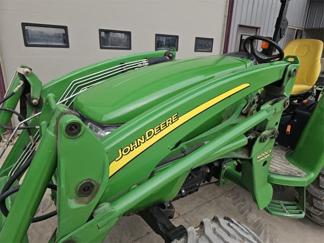 Image of John Deere 4120 equipment image 4