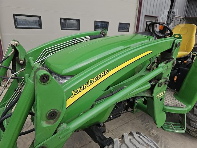 Image of John Deere 4120 equipment image 4