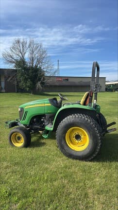 Image of John Deere 4120 equipment image 2