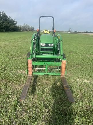 Image of John Deere 4120 equipment image 2