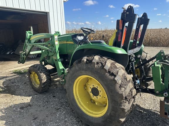 Image of John Deere 4120 equipment image 2
