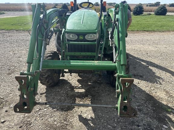 Image of John Deere 4120 equipment image 4