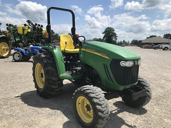 Image of John Deere 4320 equipment image 4