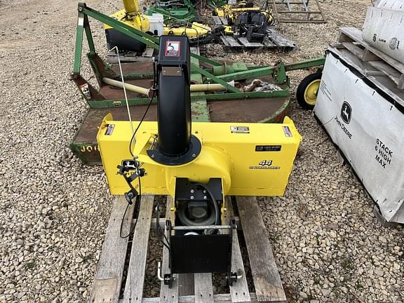 Image of John Deere 44" Snowblower Primary image