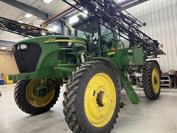 Image of John Deere 4720 equipment image 3