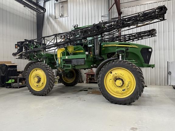 Image of John Deere 4720 equipment image 1