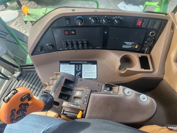 Image of John Deere 4720 equipment image 4