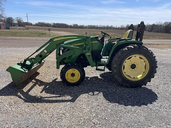 Image of John Deere 4720 equipment image 1