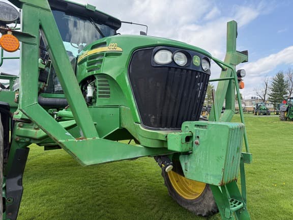 Image of John Deere 4720 equipment image 1