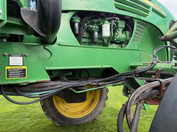 Image of John Deere 4720 equipment image 2