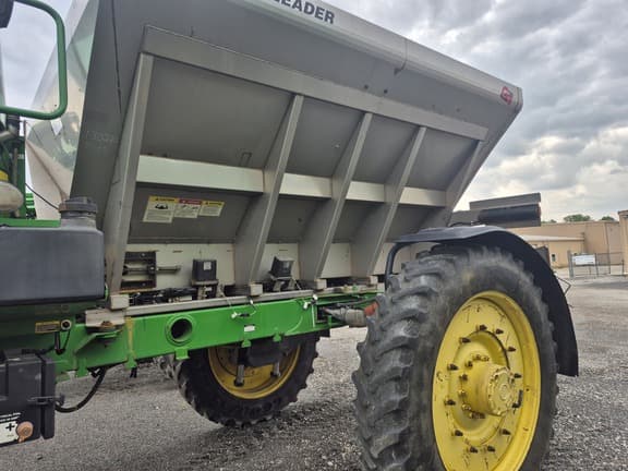 Image of John Deere 4920 equipment image 3