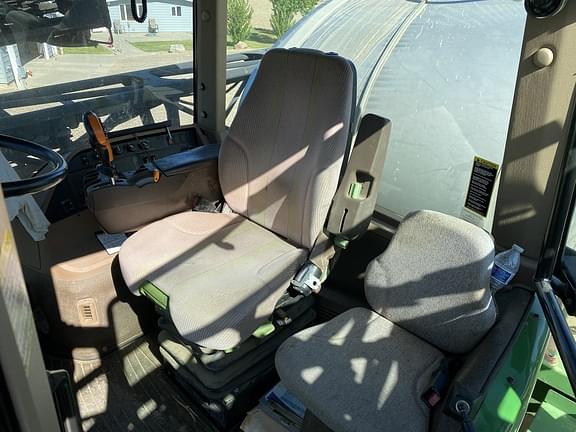 Image of John Deere 4920 equipment image 4