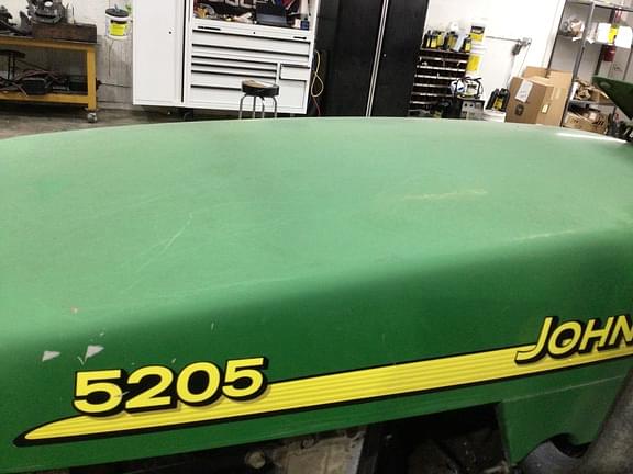 Image of John Deere 5205 Primary image