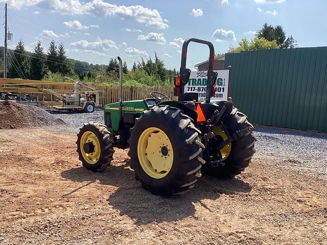 Image of John Deere 5205 equipment image 1