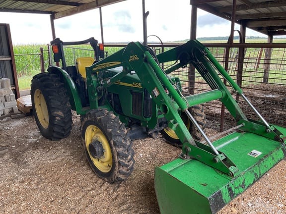 2006 John Deere 5205 Equipment Image0