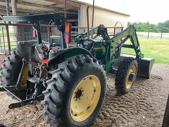 Image of John Deere 5205 equipment image 4