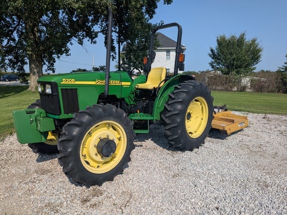 2006 John Deere 5205 Equipment Image0