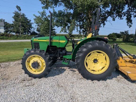 Image of John Deere 5205 equipment image 1