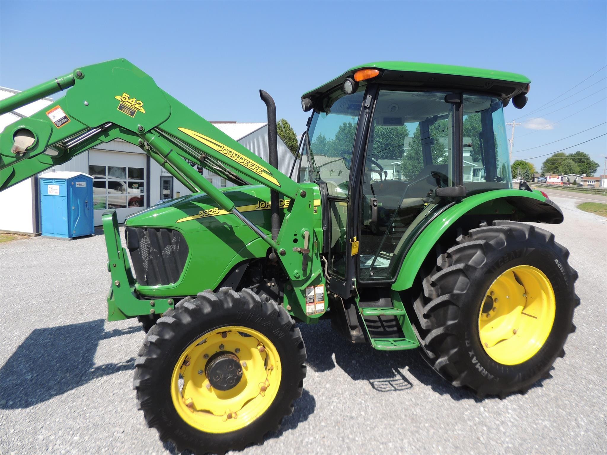 2006 John Deere 5325 Equipment Image0