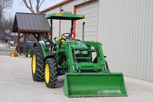 Image of John Deere 5325 equipment image 2