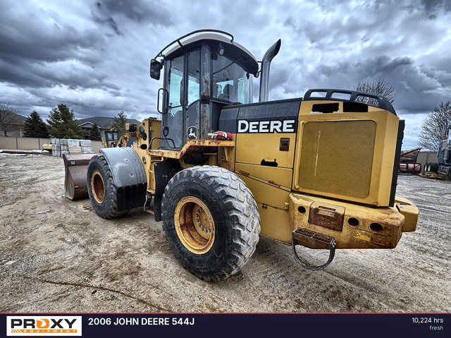 Image of John Deere 544J equipment image 2
