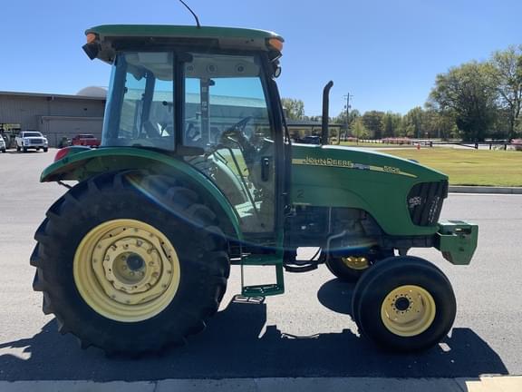 Image of John Deere 5525 equipment image 2